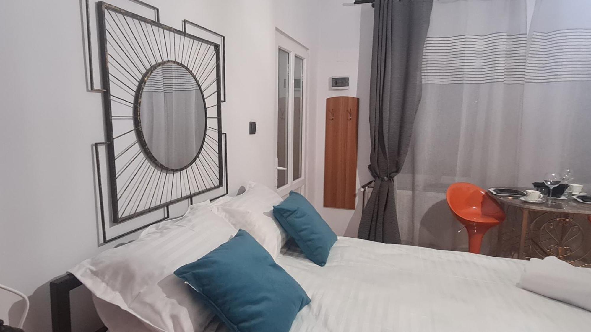 Cozy Studio In Noble House Main Square Cluj-Napoca Exterior photo